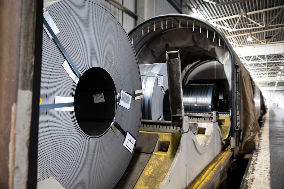 DFDS metalų krovinio krovimas sandėlyje