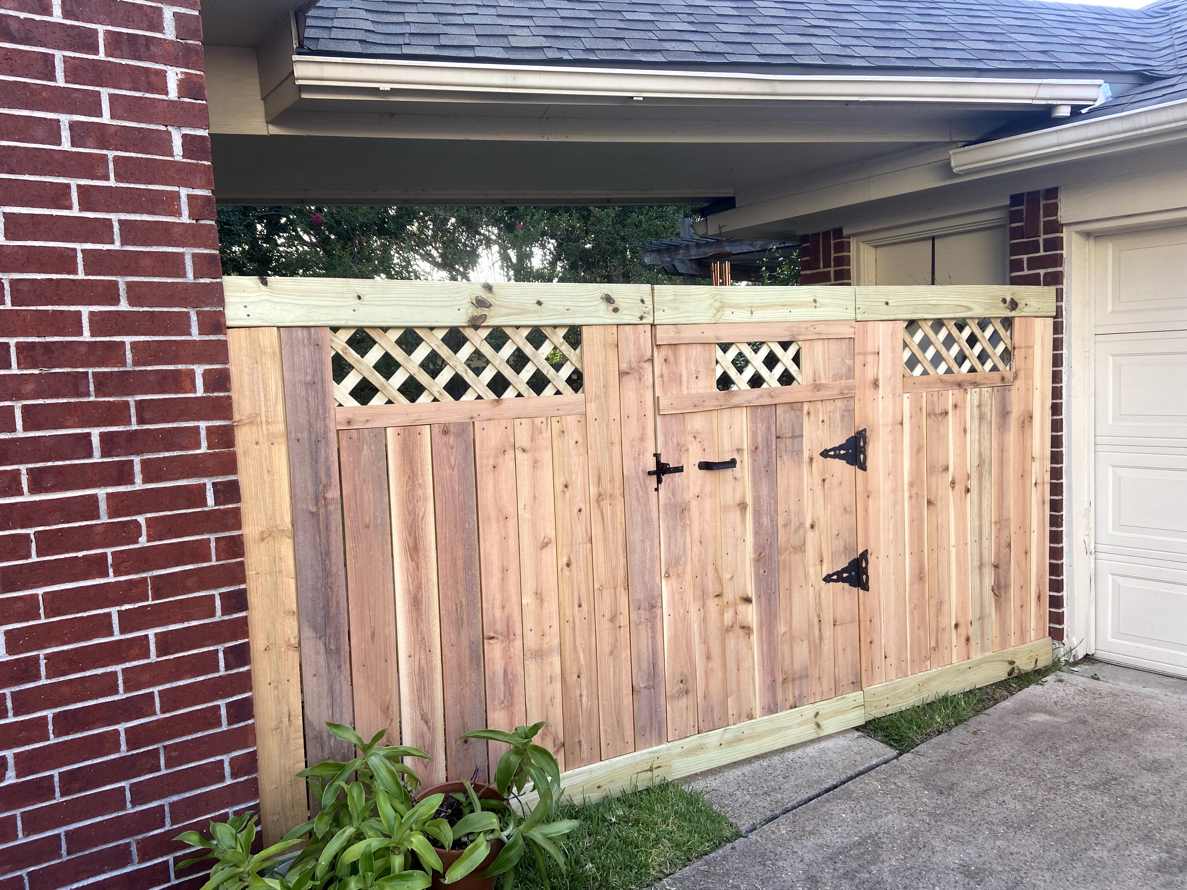 Gary Frith the Countryboy Handyman custom gate and privacy fence project.