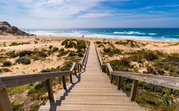 Monte Clérigo Beach