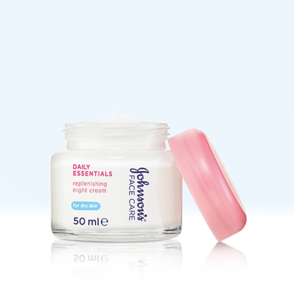 JOHNSON'S® Face Care Daily Essentials Nourishing 24-Hour Day Cream for Dry Skin