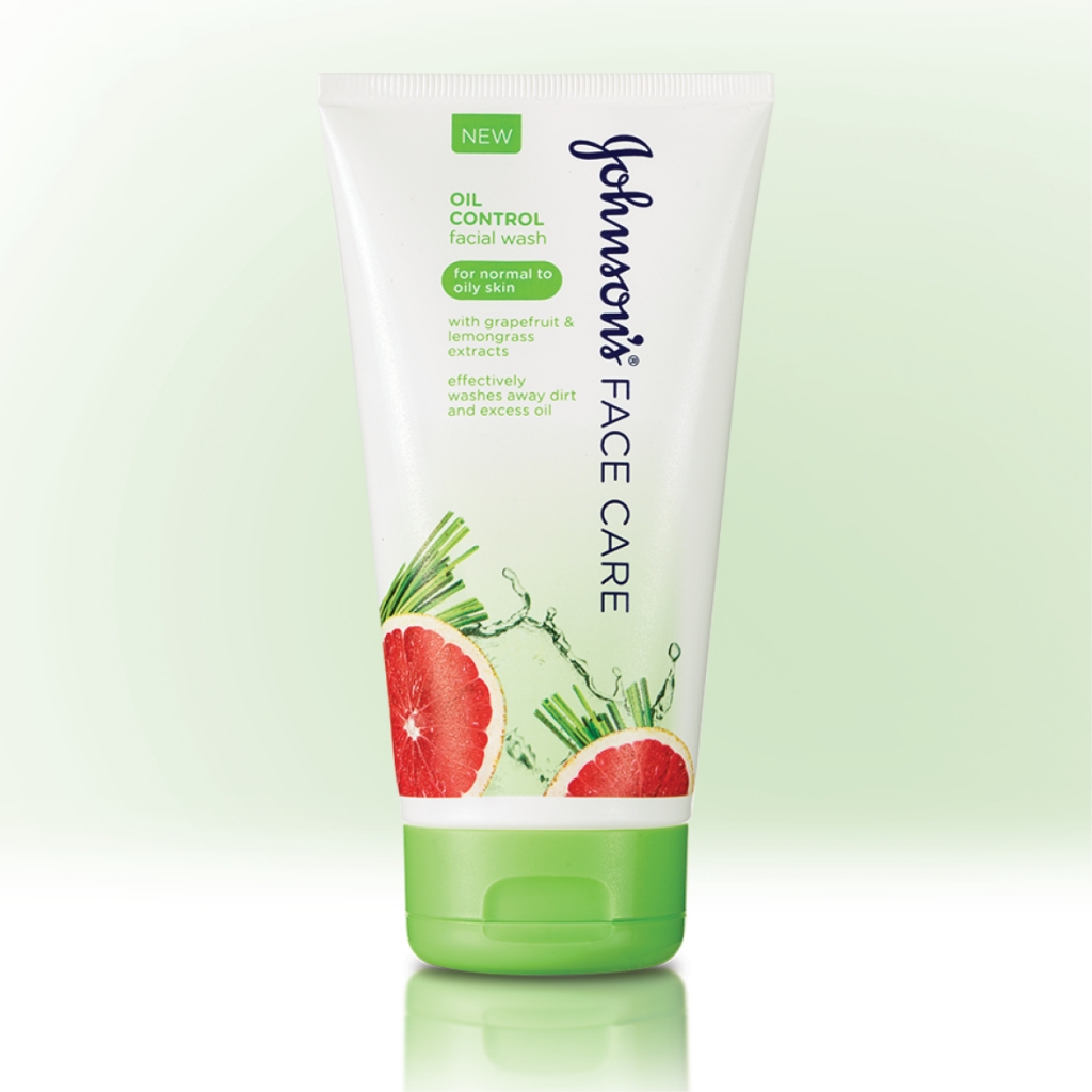 JOHNSON'S® Face Care Oil Control Facial Wash