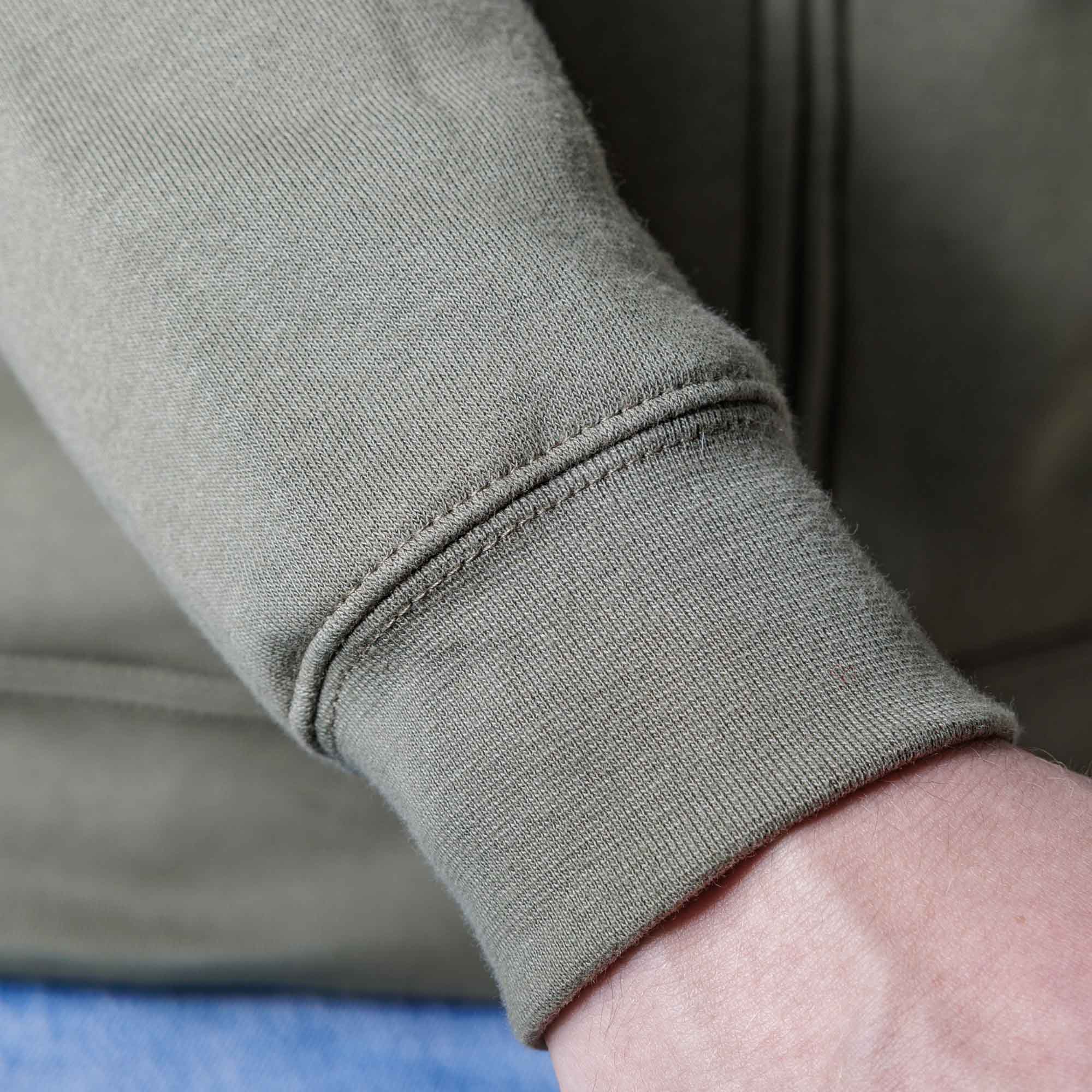 Basic-Hoodie-met-rits-mouw