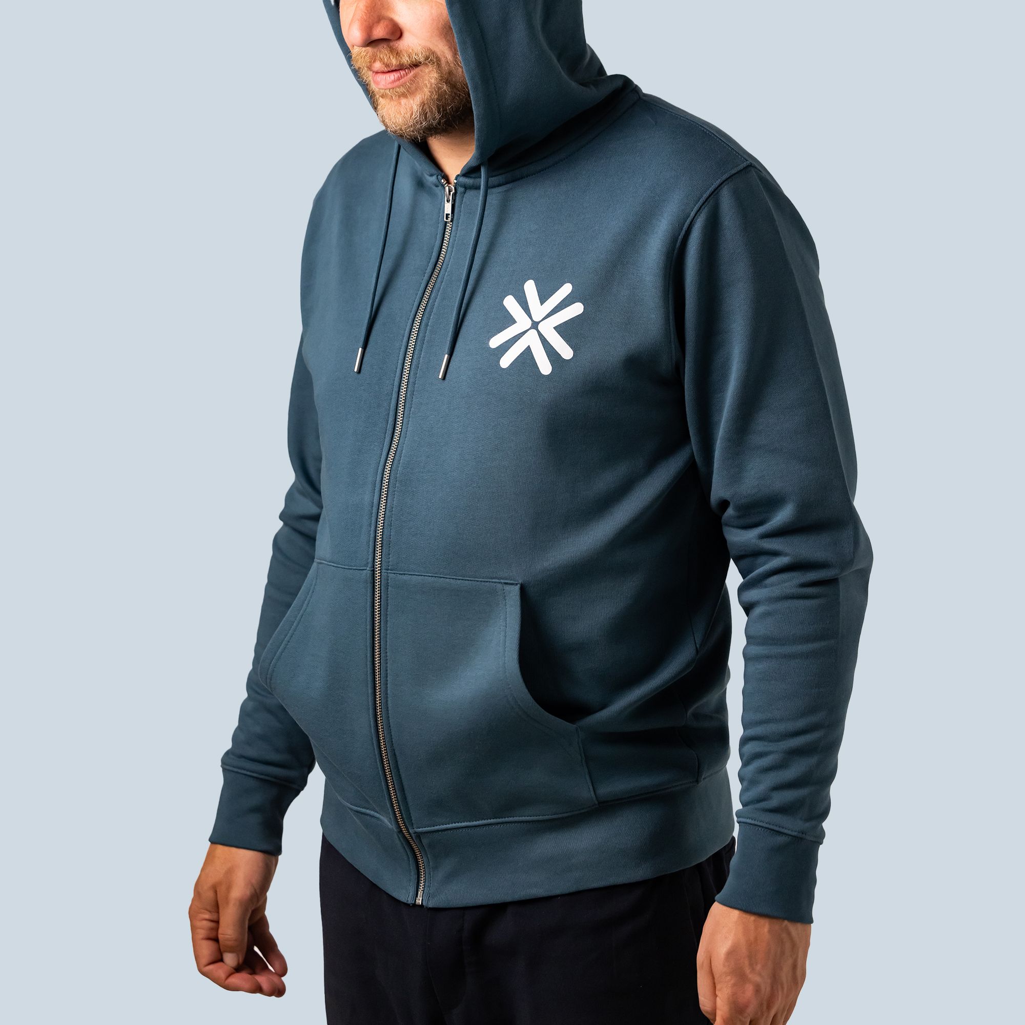 Duurzame-Hoodie-met-rits-zijaanzicht