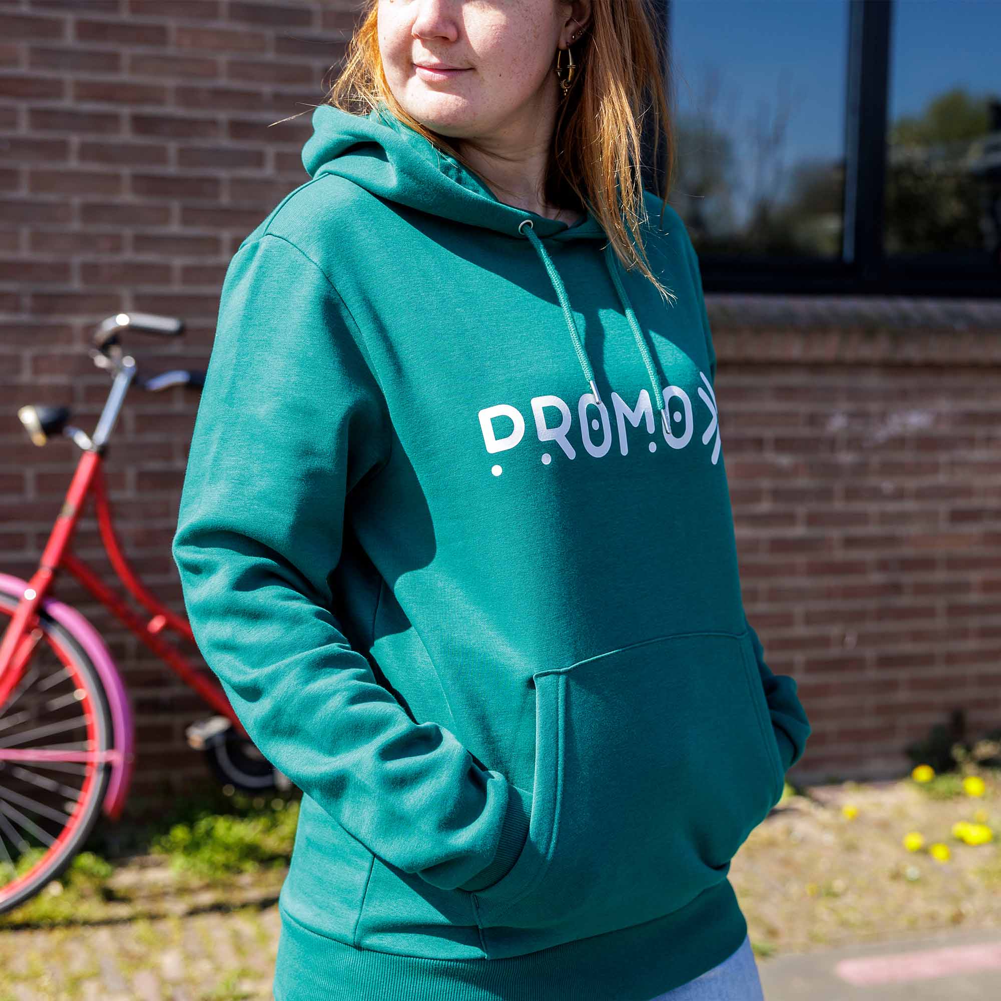 Premium-hoodie-setting-vrouw