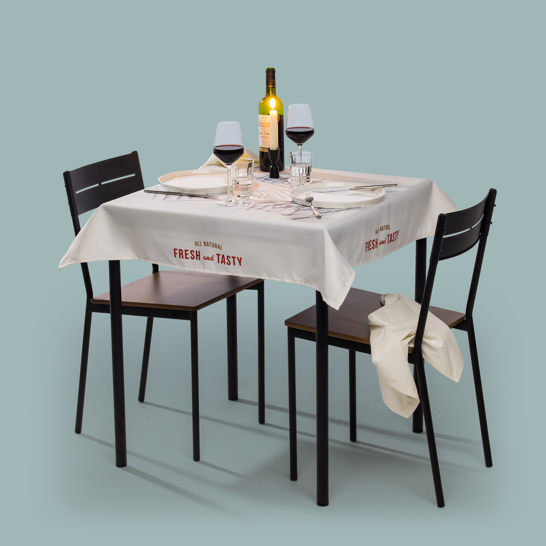 Totaal gedekte tafel vierkant