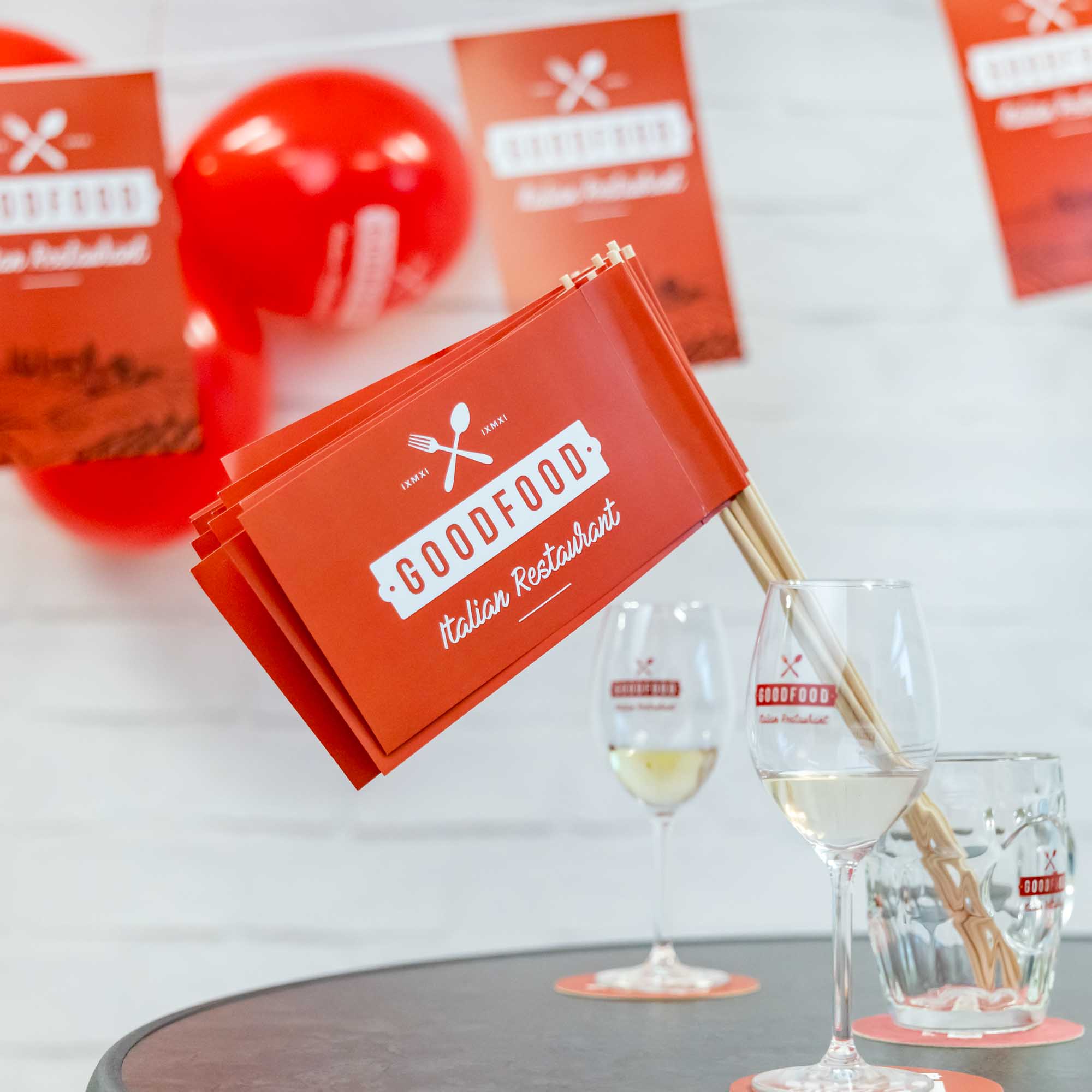 Zwaaivlaggen in glas