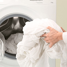 Will blood stain other clothes in the wash? – &SISTERS