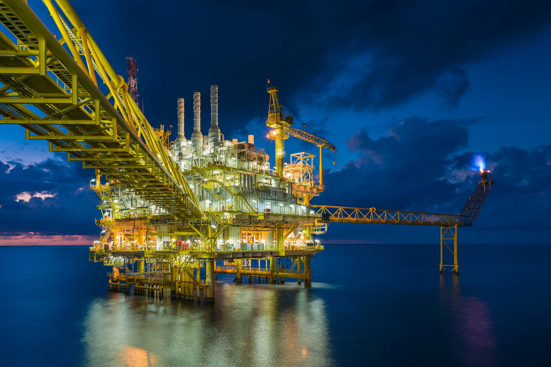 Oil, not wind, poses threat from the east image