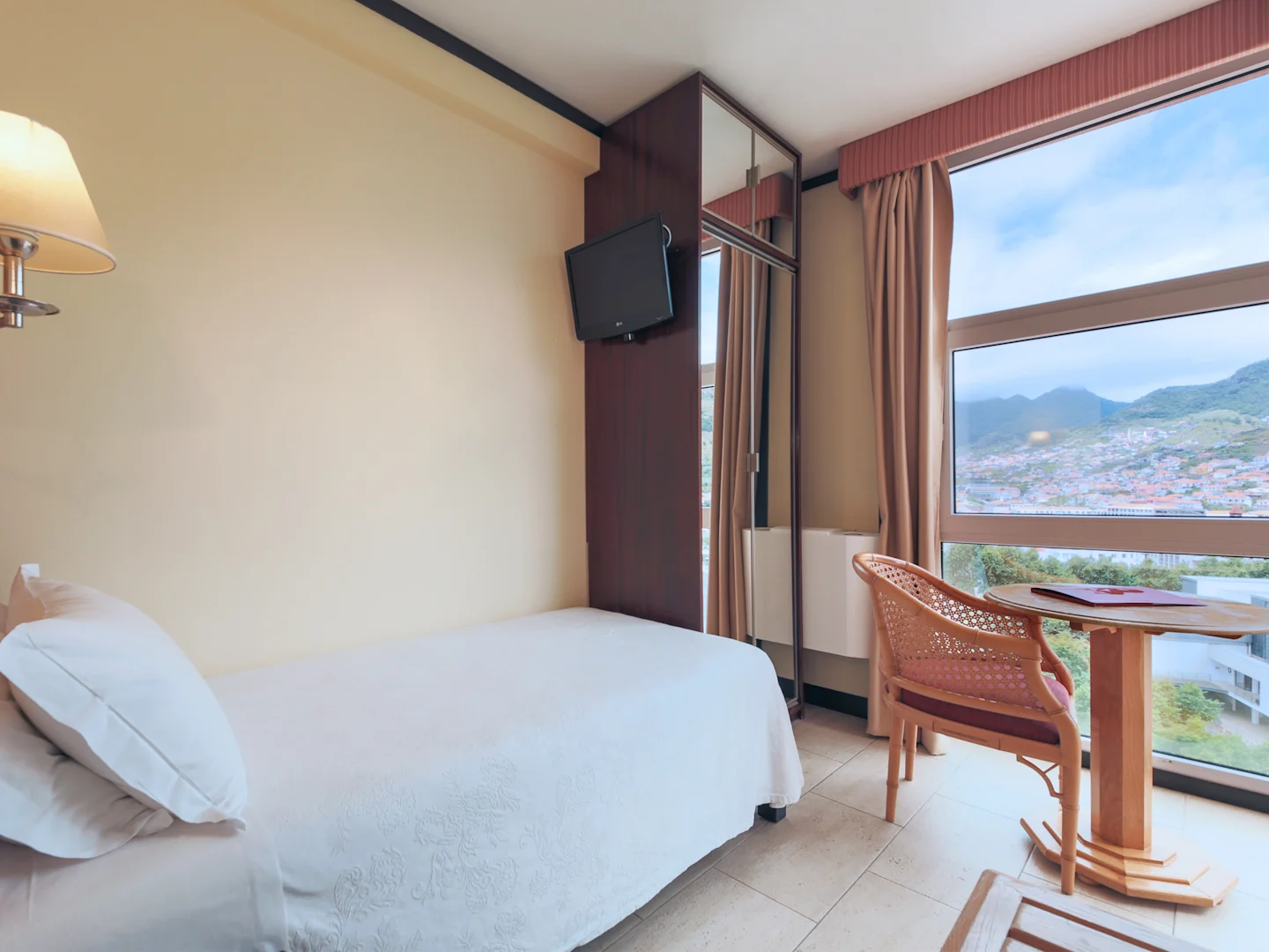 Baía Madeira Hotel