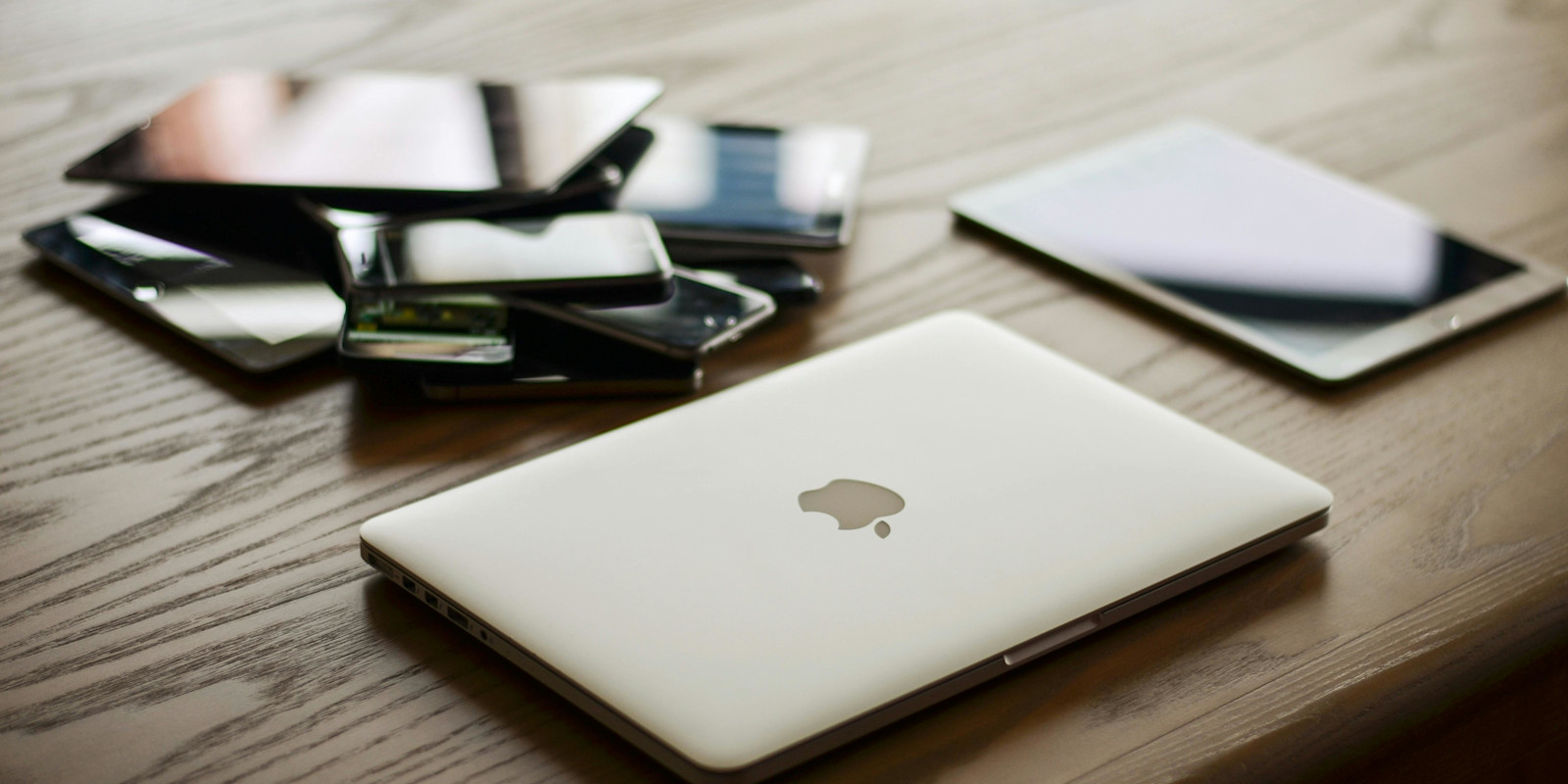work_devices_macbook_ipad