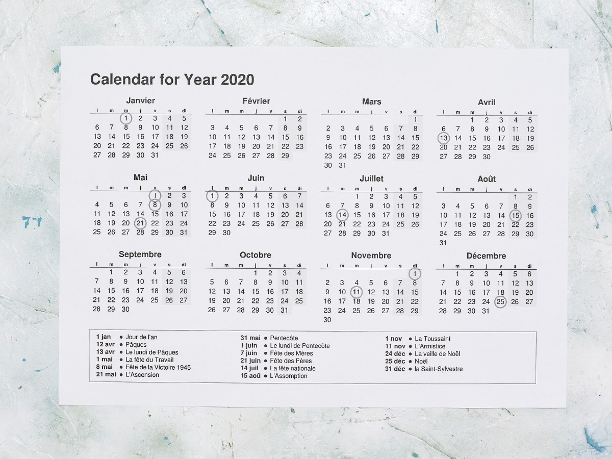 yearly-calendar-with-french-national-holidays-picture-id1212114341