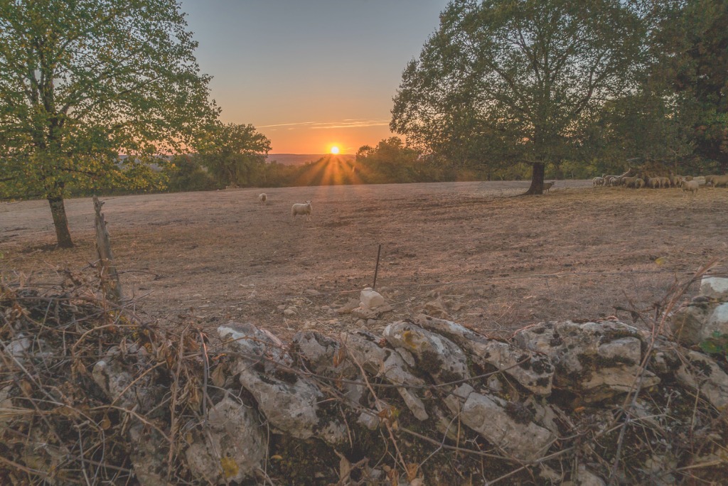 sunset-over-causses-du-quercy-park-in-lot-department-picture-id1133207714