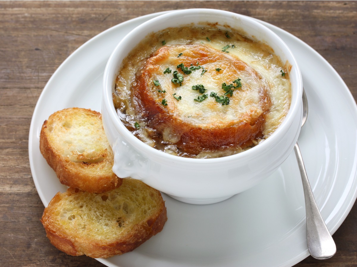 french-onion-gratin-soup-picture-id601123554