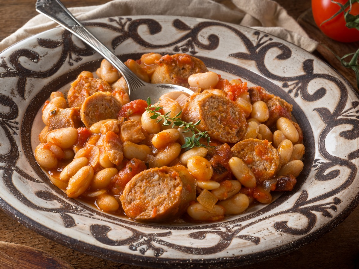 rustic-sausage-and-bacon-cassoulet-picture-id881111192