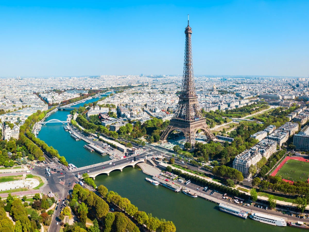 eiffel-tower-aerial-view-paris-picture-id1145422105