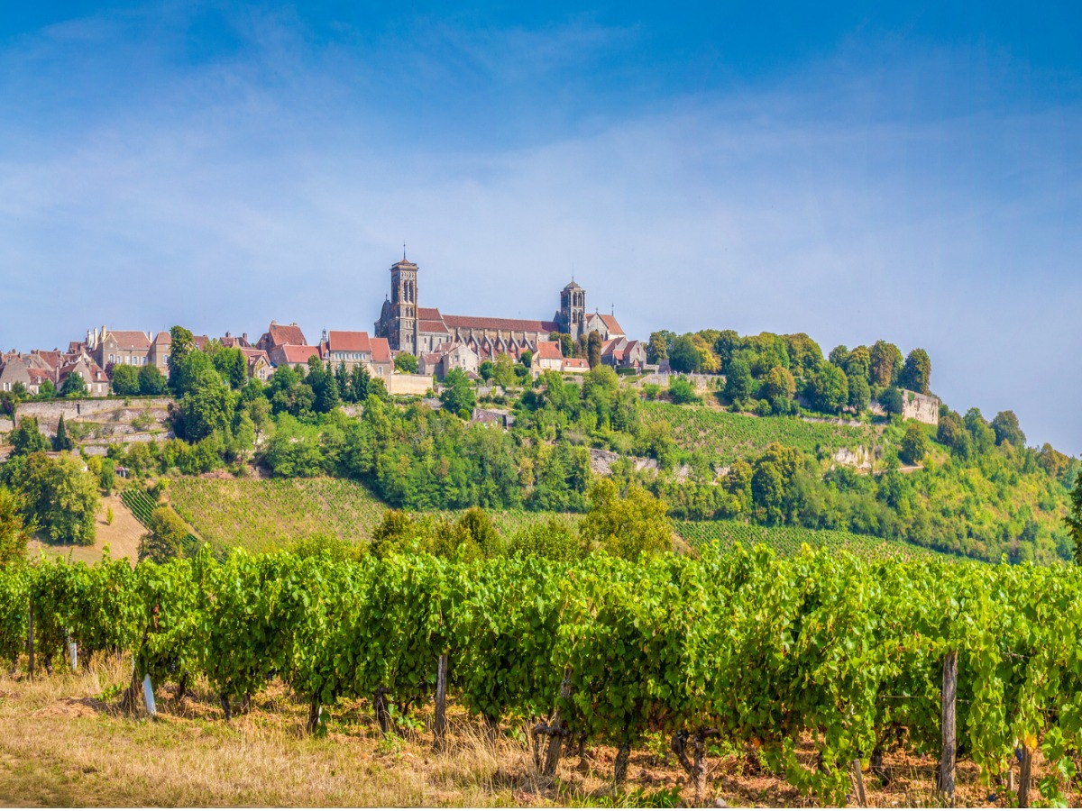 historic-town-of-vezelay-with-famous-abbey-burgundy-france-picture-id515864890