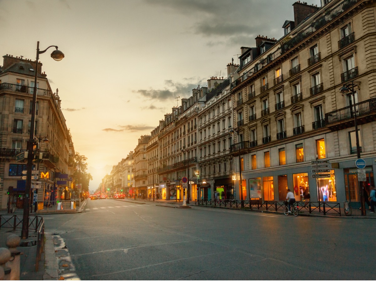 rue-de-rivoli-paris-france-picture-id849208352