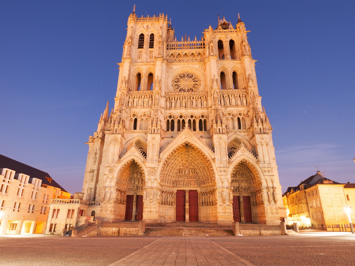 amiens-cathedral-picture-id481256288