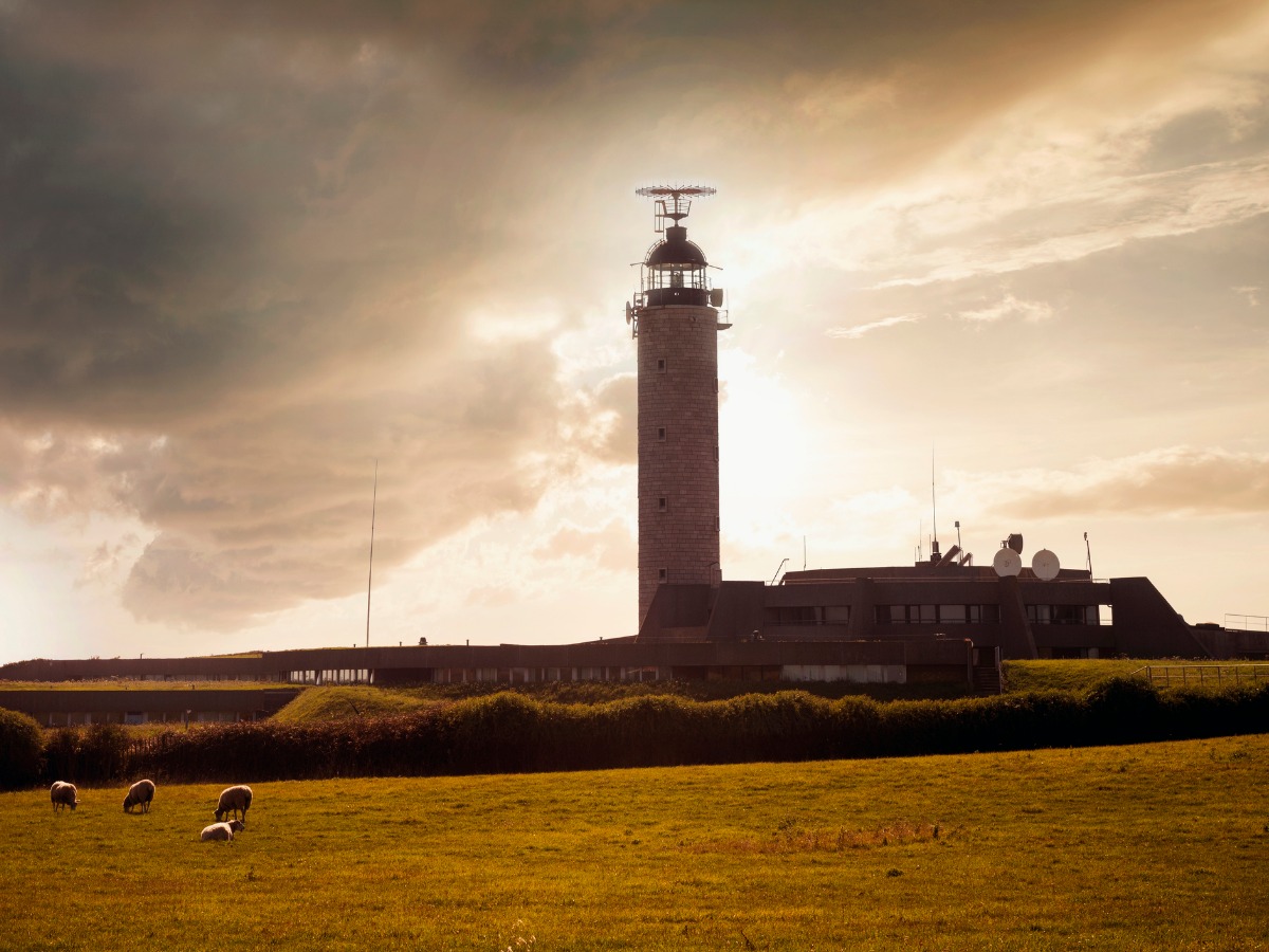 phare-du-cap-gris-nez-at-sunset-sheeps-in-corral-near-lighthouse-on-picture-id1217366832