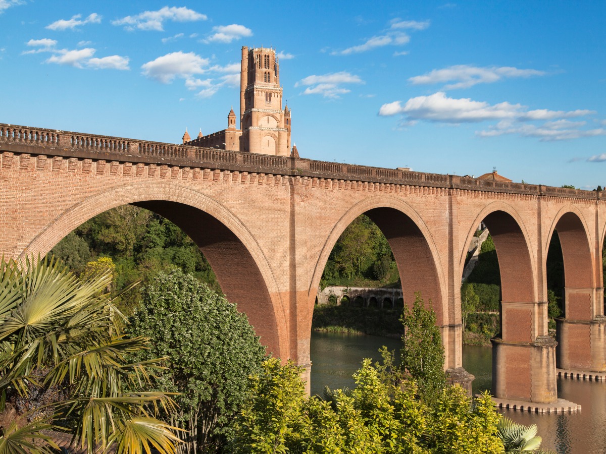 viaduct-of-castelviel-picture-id833481186