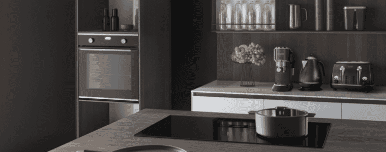 DeLonghi kitchen with oven and cootop