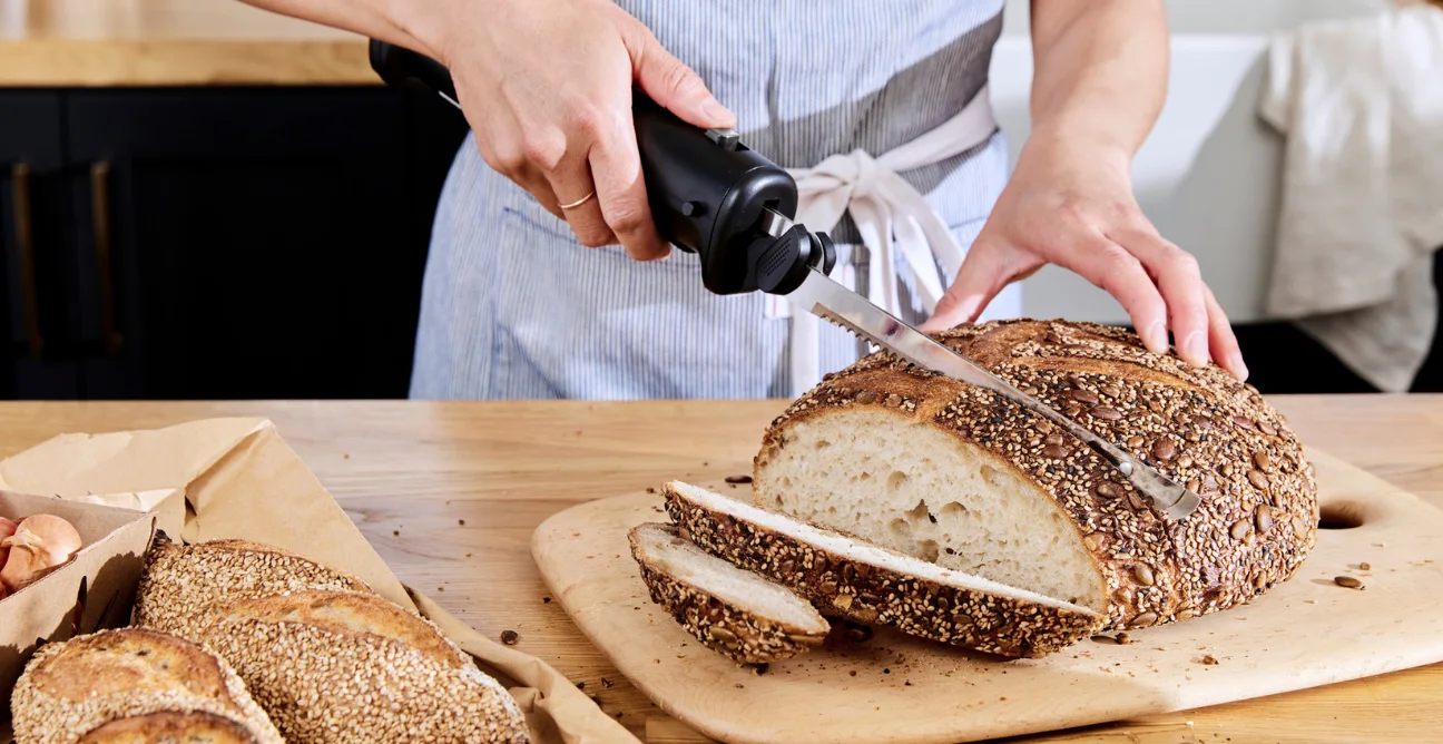 Durapres Cordless Carve cutting bread