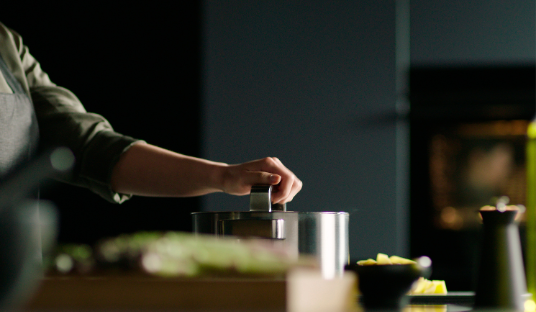 Image of a saucepan on a Fisher & Paykel induction cooktop