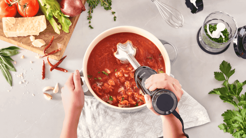 Braun blender making tomato soup