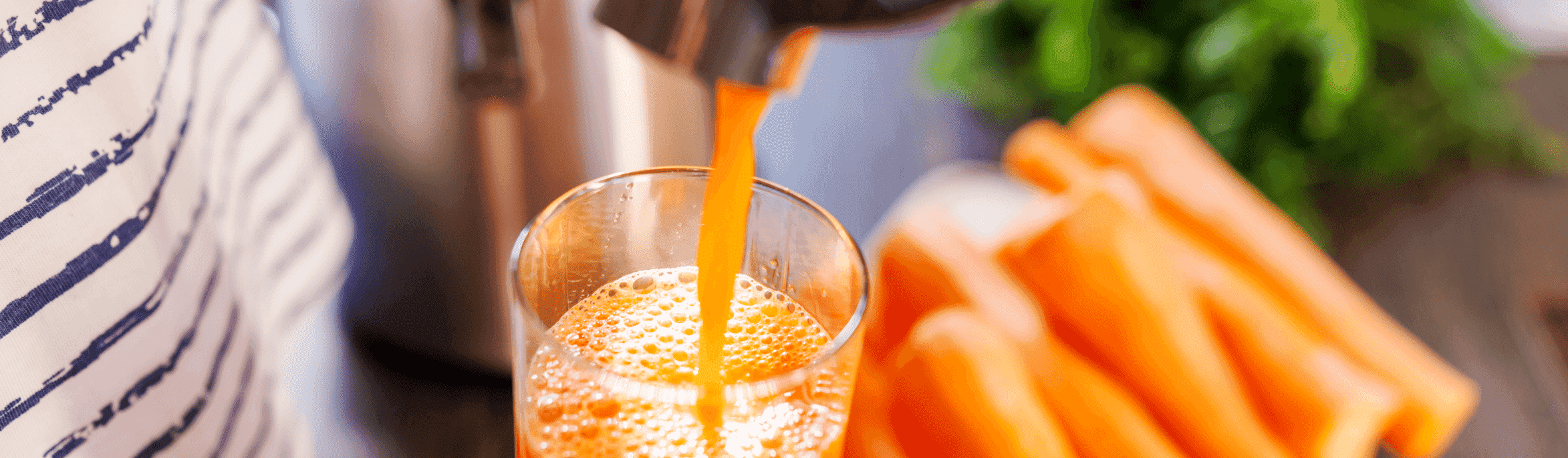 Making carrot juice using a juicer. 
