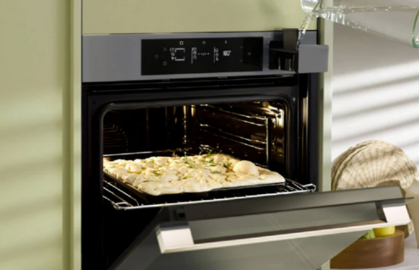 haier 600 Series 60cm built in oven cooking with steam. 