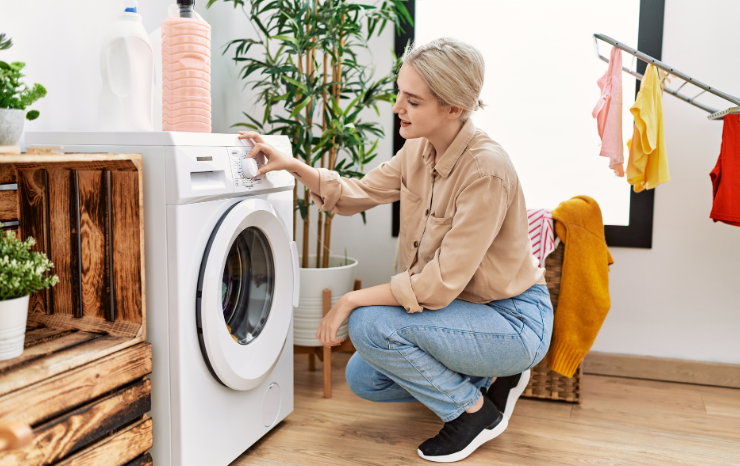 A woman does the washing with her young daughter