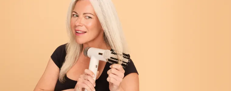 woman using Shark Speedstyle