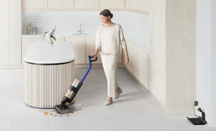 woman cleans floor with Dyson WashG1™ Wet Cleaner