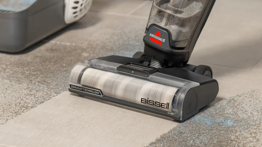 Bissell carpet cleaner vacuums carpet