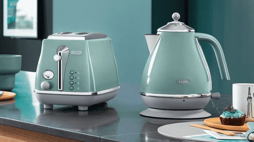 a DeLonghi Toaster and Kettle toronto green