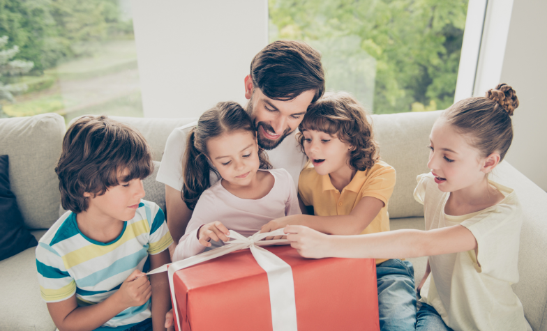 kids giving their Dad a Fathers Day gift
