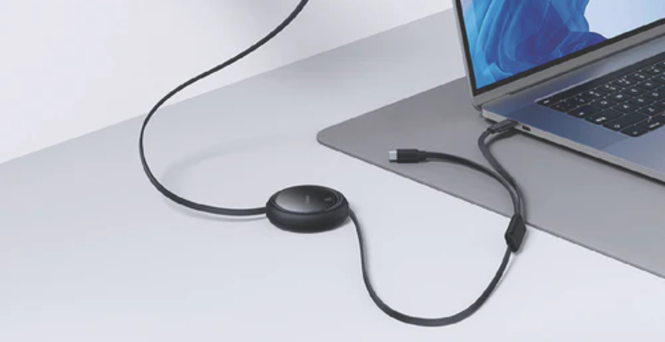 Image of the Baseus Bright Mirror 100W Fast Charge C + C 1m Cluster Black plugged into a laptop