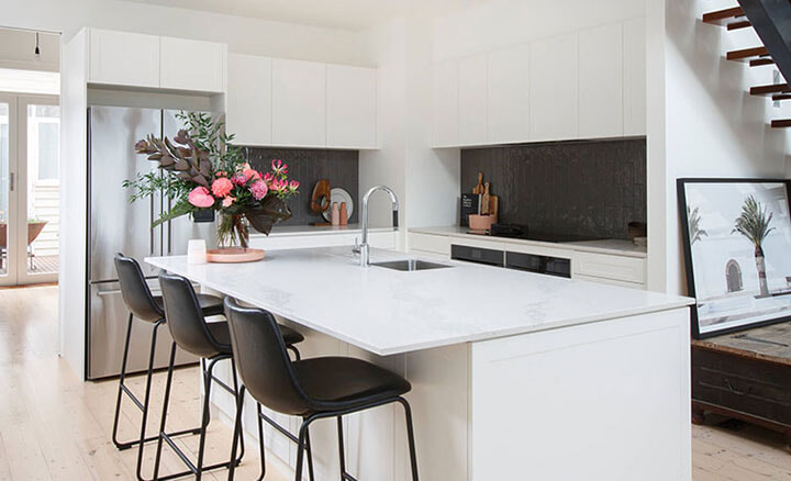 Modern light kitchen with the perfect layout