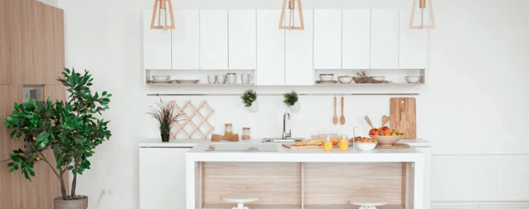 A white and airy Hamptonsstyle kitchen