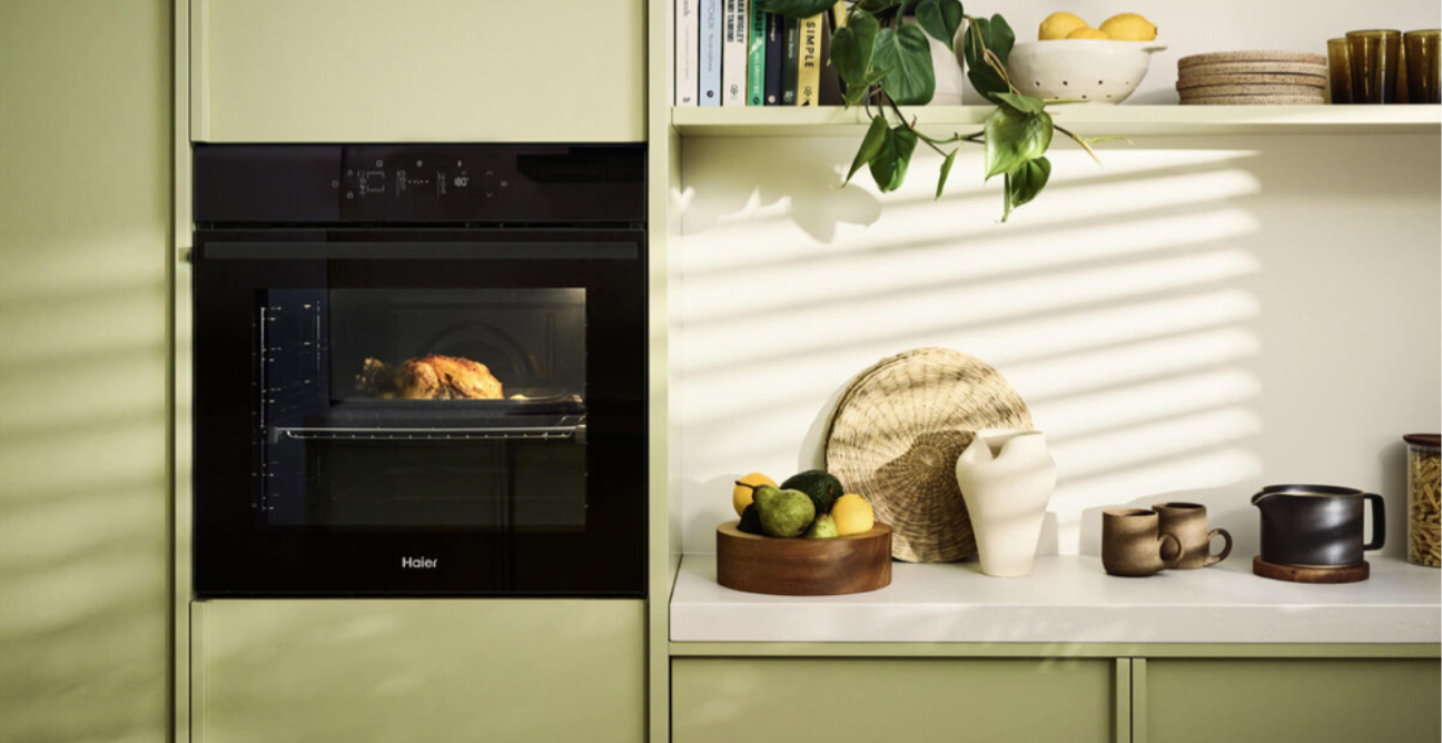 A 600 Series Haier Oven built in to a modern kitchen