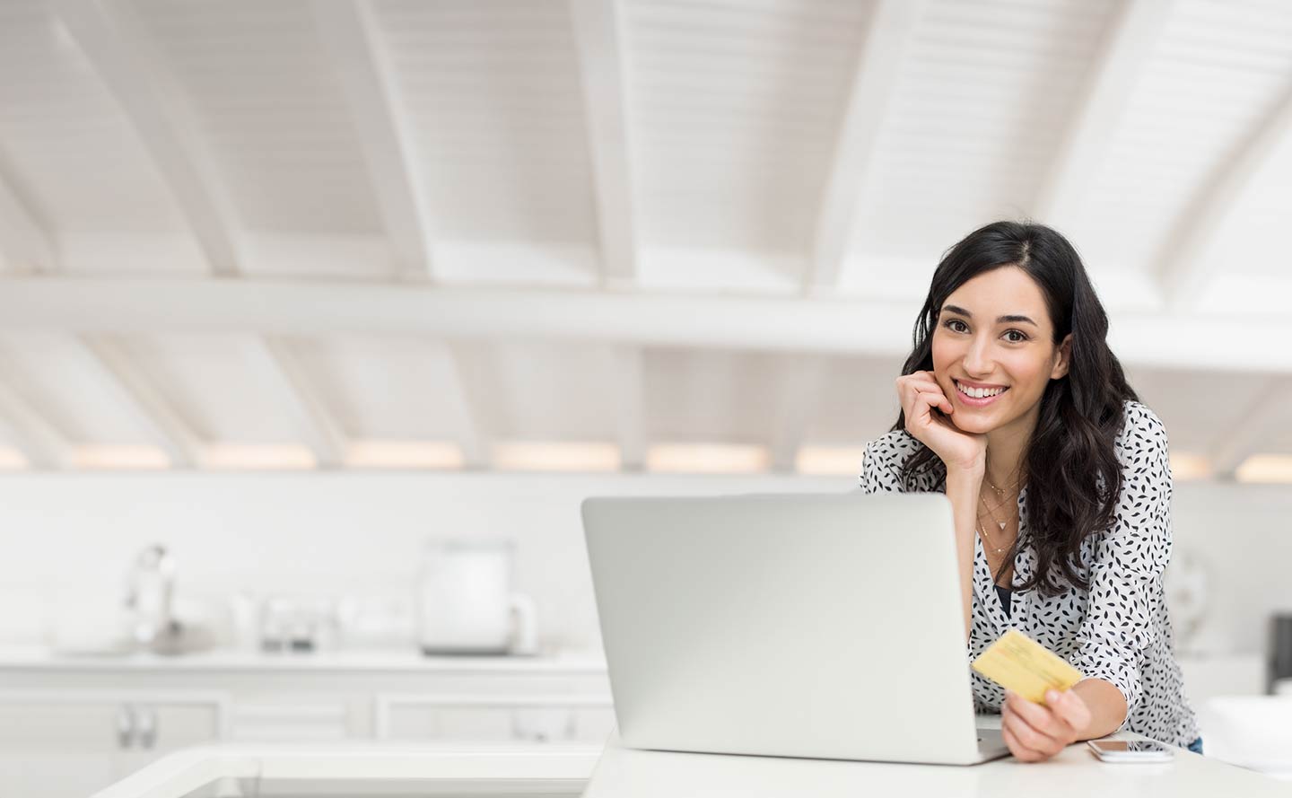 Recuperación económica favorece a establecimientos de crédito y bancos