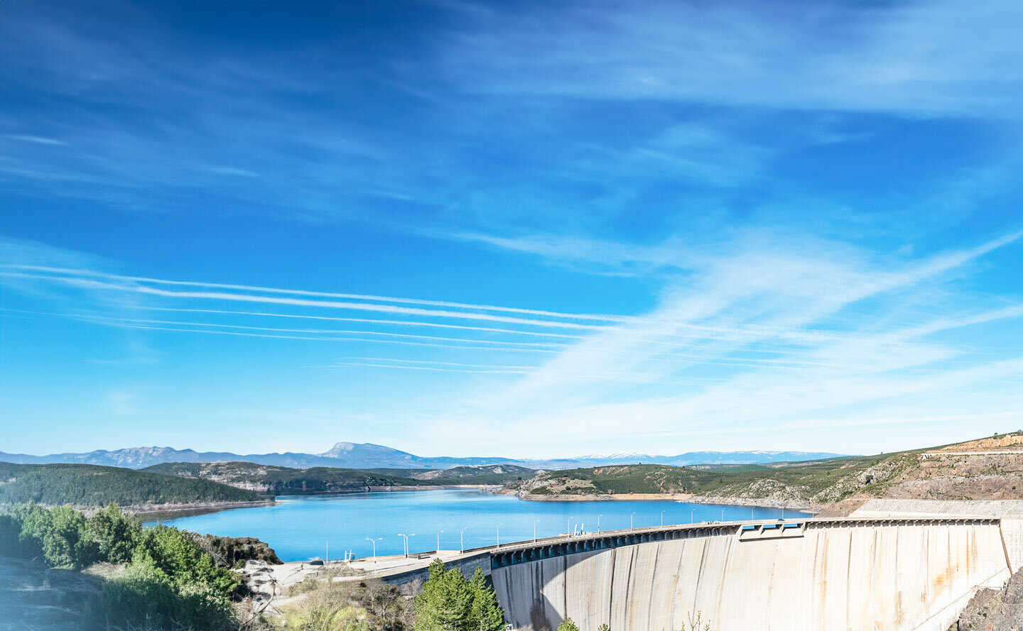 Bajo nivel de embalses impulsan el precio de energia en bolsa