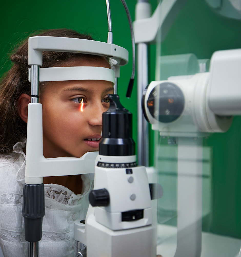 Eye Testing Child Does My Child Need Glasses? | Children's Eyecare Guide | Specsavers UK