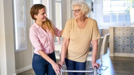 Zindywidualizowana opieka nad seniorem - korzyści