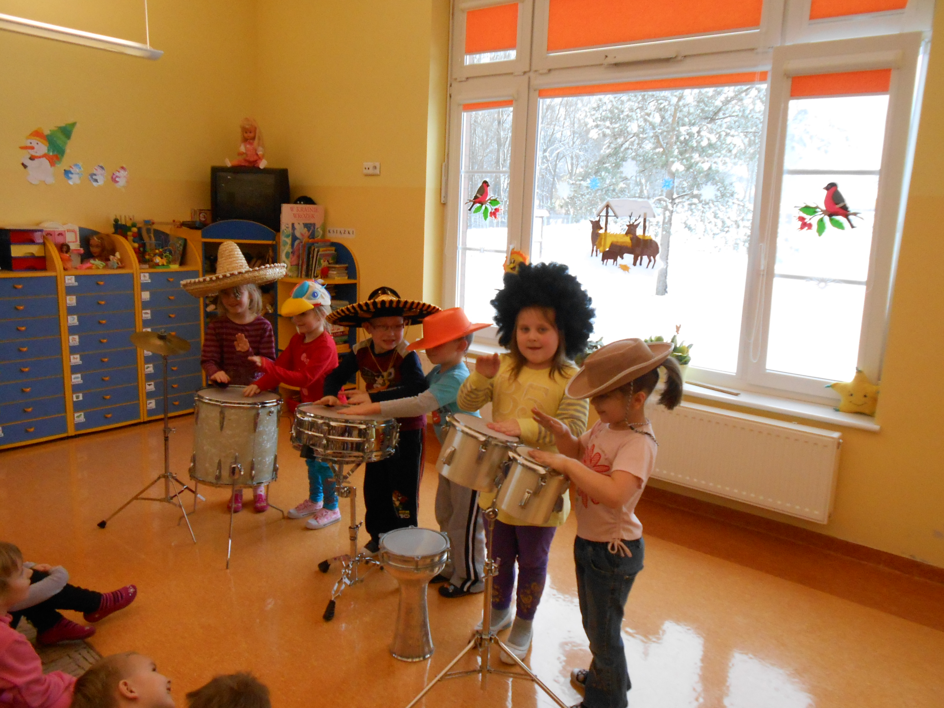 jam session bębniarzy różnych krajów