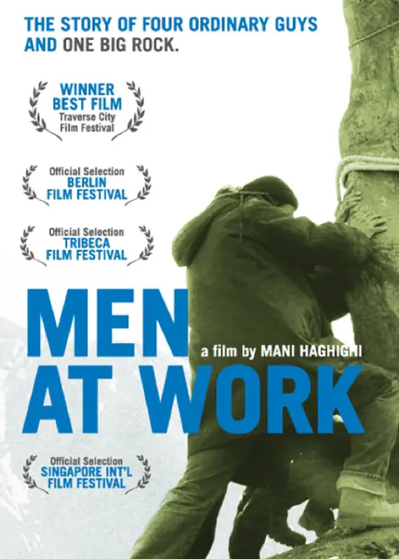 مردان مشغول کارند