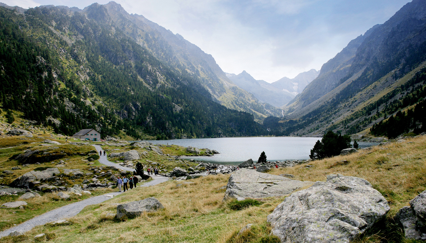 which-of-the-following-mountain-ranges-separate-china-from-india