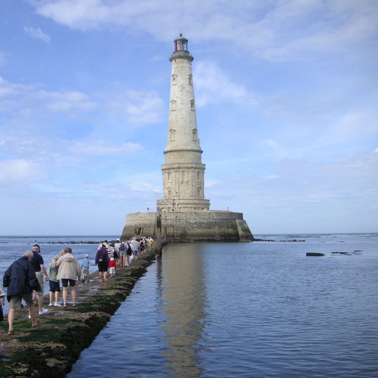 C Boute-CRTNA-Acces a pied a maree basse au phare de Cordouan sur l estuaire de la Gironde