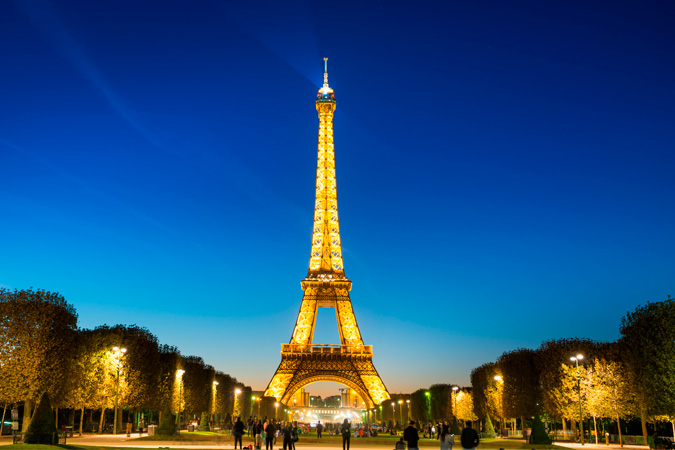 torre-eiffel-de-noche