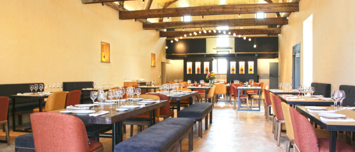 Le restaurant La Chapelle, face au Château Guiraud dans le vignoble bordelais.